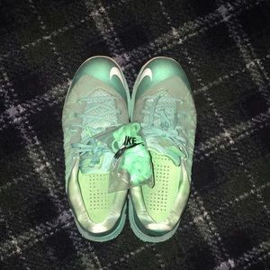 Lebron Basketball shoes